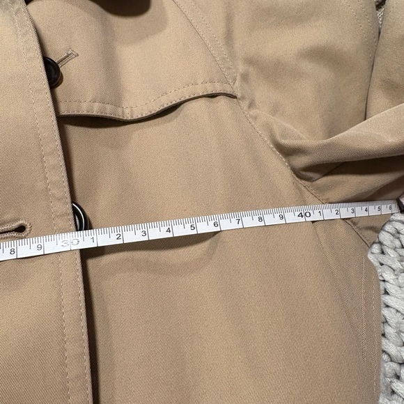 Burberry Long Trench Coat Colour: Honey
Coat Length: Long Size: USA 4 - Picture 10 of 12